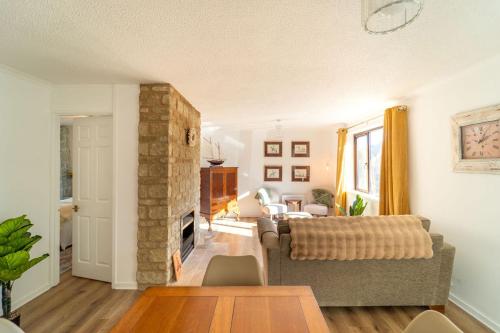 Bumble Bee Bungalow Serviced Accommodation in Newland