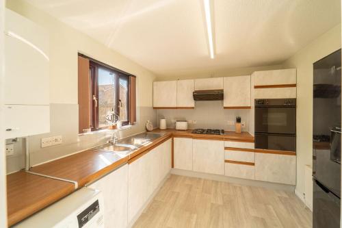 Bumble Bee Bungalow Serviced Accommodation in Newland