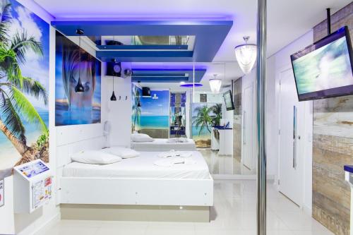 1 queen bed, 1 sofa bed