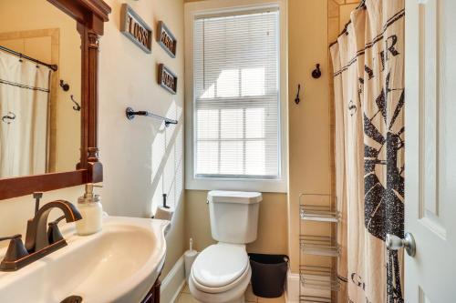 Updated Farmhouse with Backyard 10Mi to Dtwn Atlanta - image 10