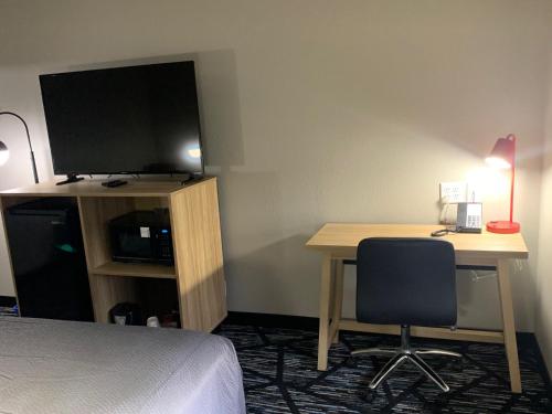 Super 8 by Wyndham Kirksville-University Area - main image
