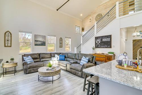 Cumberland Lake Retreat: Furnished Deck & Grill! in Burnside (KY)