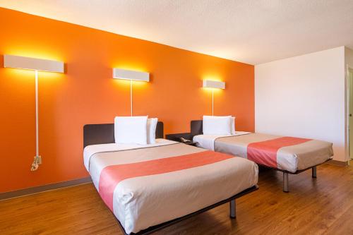 2 double beds