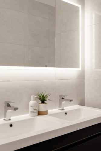 NEW - 2BRD CBD Apartment