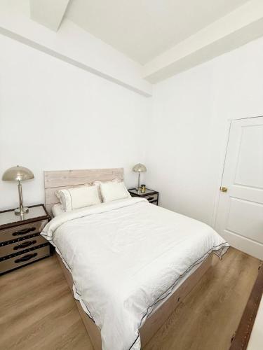 GREAT APT 2 BED ROOM GREAT LOCATION nye, New York (photo 9)