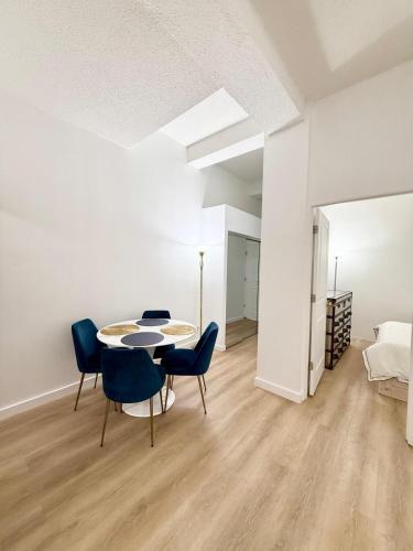 GREAT APT 2 BED ROOM GREAT LOCATION nye, New York (photo 4)