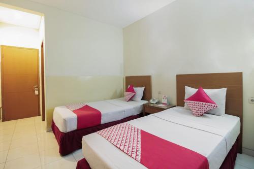 Capital O Galaxy Inn Room Type - Standard Twin Room