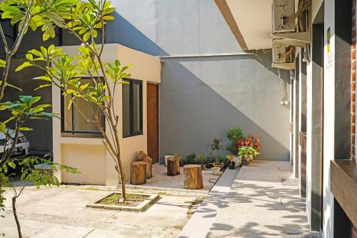 ล็อบบี้, Capital O 1898 Louise Place in เซียนจูร์