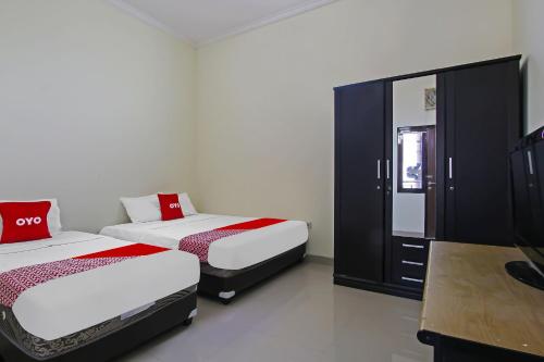 1 queen bed, 1 twin bed