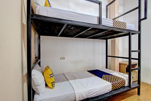 Hotel O Cindelaras B&b Bunk Bed Room Type - Queen Room