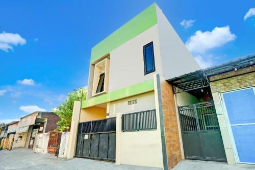 OYO Life 93290 Homestay Betro Syariah