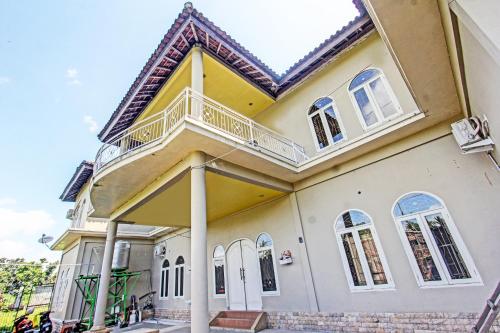 Sissepääs, Hotel O Ayu Bypass MansionNearBundaran Gerung in Labulia