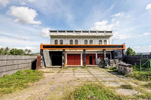 Вход, Hotel O Ayu Bypass MansionNearBundaran Gerung in Labulia