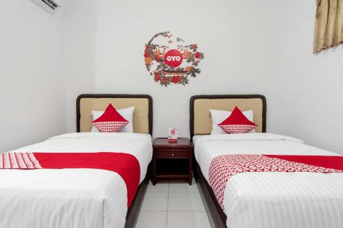 Delxue Twin Room image 3
