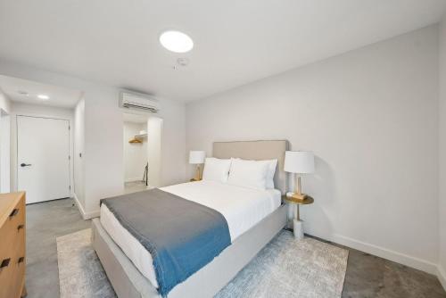 One-Bedroom Apartment image 8