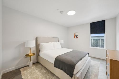 One-Bedroom Apartment image 7