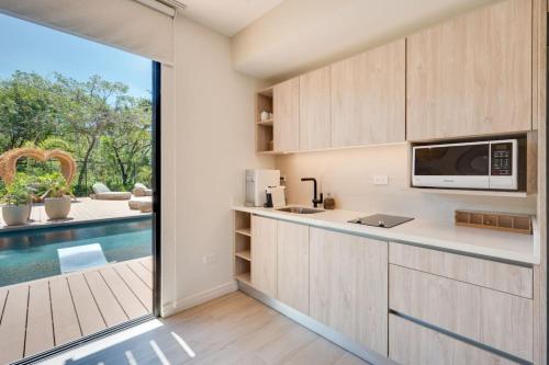 The Bungalows #9 - Boutique Hotel in Flamingo Beach - Ground Level Studio in 普拉亞弗萊明戈