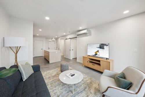 One-Bedroom Apartment with Balcony image 8