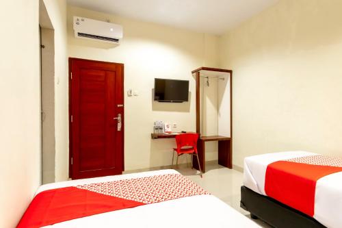 Standard Twin Room image 2