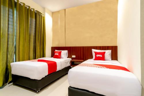 Delxue Twin Room image 3