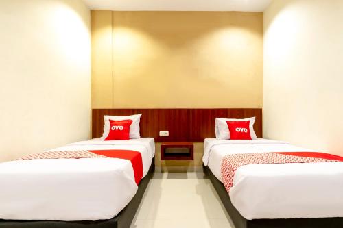 Standard Twin Room image 4