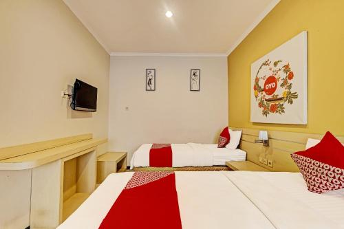 Delxue Twin Room image 6