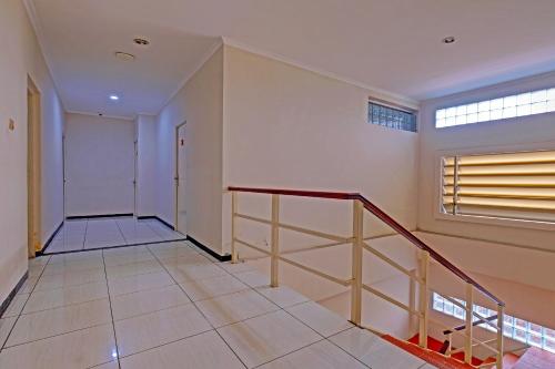 Vestibule, Hotel O Sky Guesthouse in Semarang