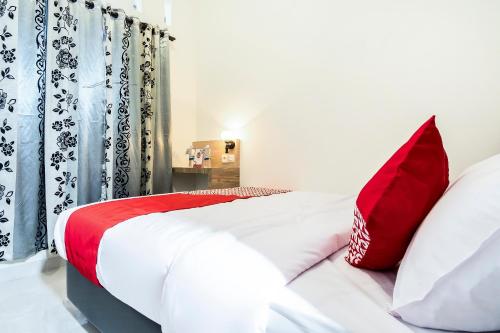 Standard Double Room image 3