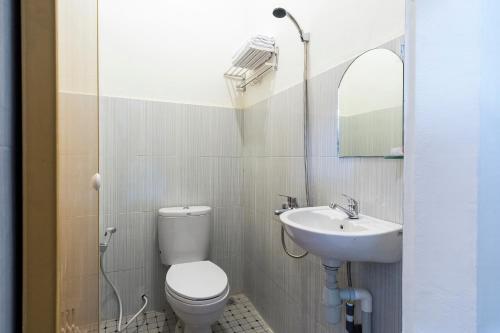 Standard Double Room image 5