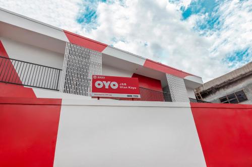 Lối vào, Hotel O J&b Room Utan Kayu in Jakarta
