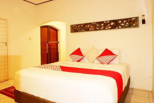 Hotel O Cemara's Homestay Room Type - Deluxe Double Room