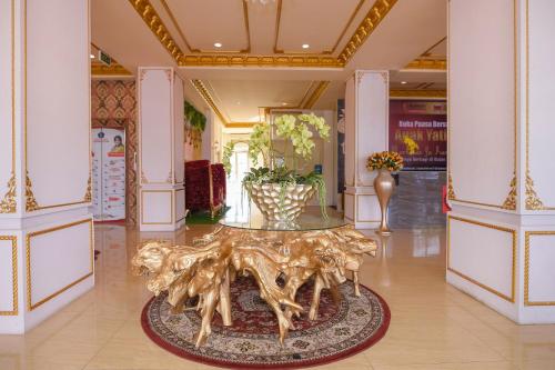 Vestibule, Capital O 854 Ub Caisar Hotel near Aéroport international Sultan Iskandar Muda