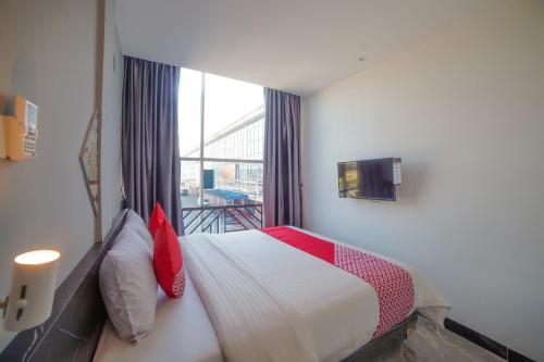 Deluxe Double Room image 2