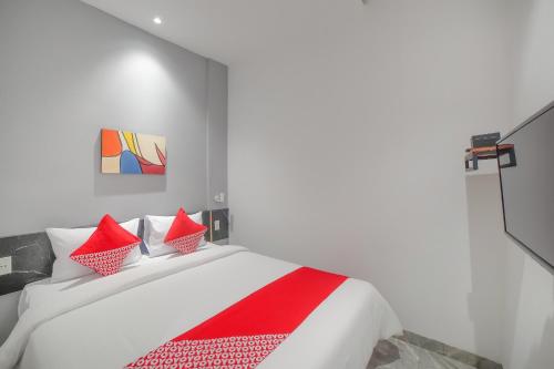 Standard Double Room image 9