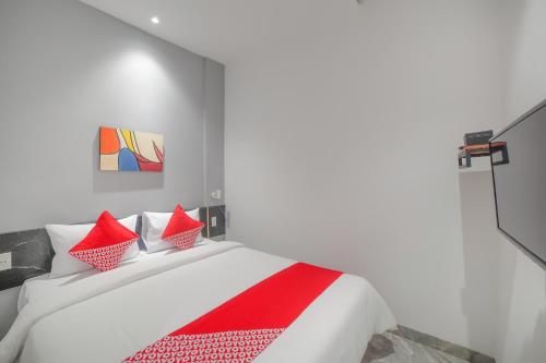 Standard Double Room image 6