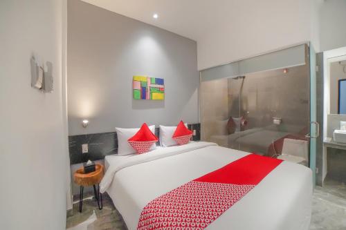 Standard Double Room image 3