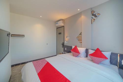 Deluxe Double Room image 3