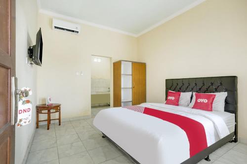 Hotel O Pondok Dukuh Room Type - Standard King Room