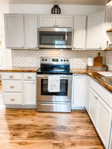 New Studio Apt w KING Bed 1mi to Columbias Sq - image 2