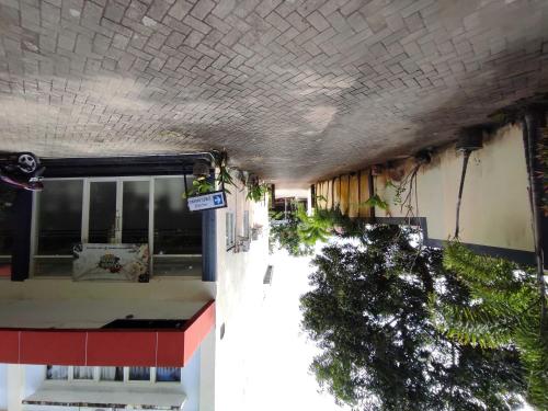 Entrance, Hotel O Wisma Syariah Lahundape in Baruga