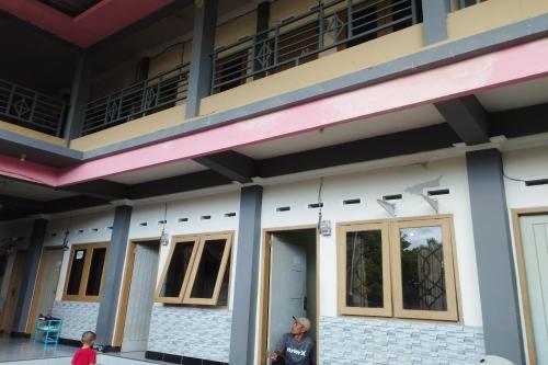 OYO Life 93403 Penginapan Adinda