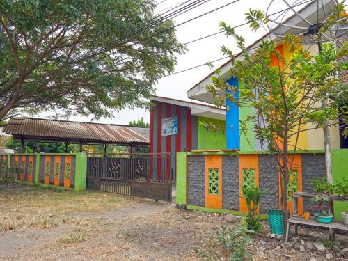 Entrada, Hotel O Rumah Kos Arafah Syariah in Paiton