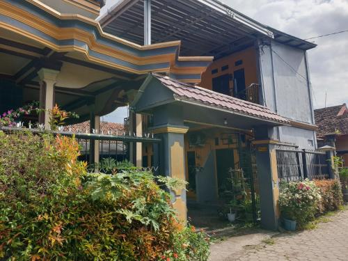 Entrance, Hotel O Kos Haji Jakfar SyariahNearPancoran mas 25 in Rogojampi