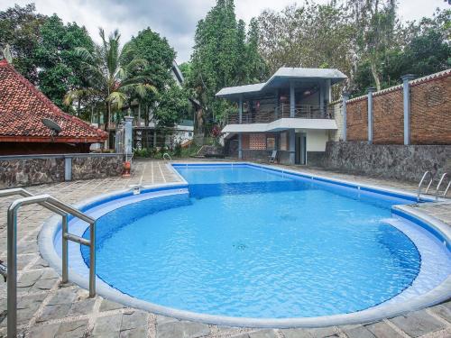 Piscine, Collection O 89999 Hotel Bumi Kedaton Resort near Parc Kupu-kupu Gita Persada