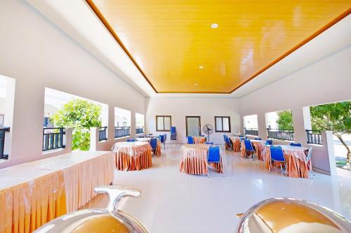 Restaurant, Collection O 91046 Hotel Remaja Indah Masamba in Palopo