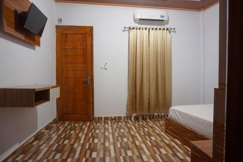 Hotel O Pondom Danu 77 Room Type - Standard Double Room