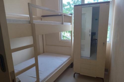 2 twin beds