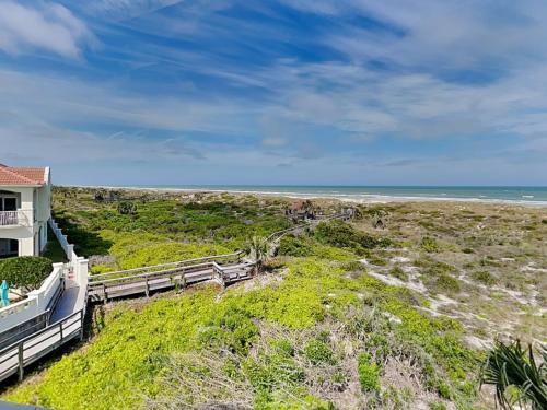 Hibiscus 301-A 2 Bedrooms Ocean Front 3 Pools Sleeps 6 Pet Friendly - image 11