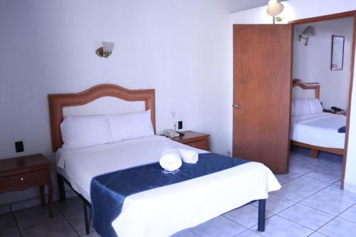 Hotel Frances - image 2