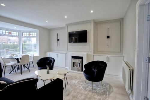 Luxury Harborne Home, Perfect for Contractors & Families 5 Mins from QE & Uni, Birmingham